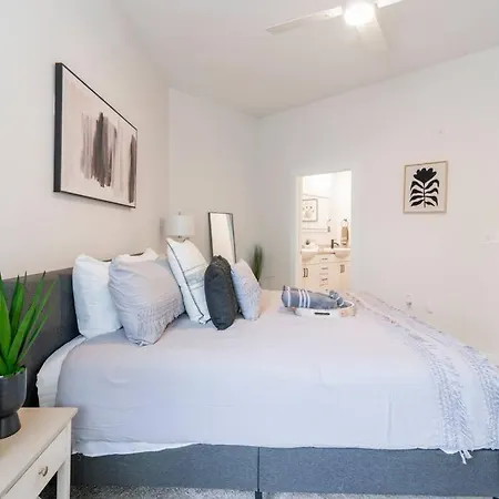 Charming Cozy Apartment With Wi-Fi & Free Parking Charlotte Exterior photo