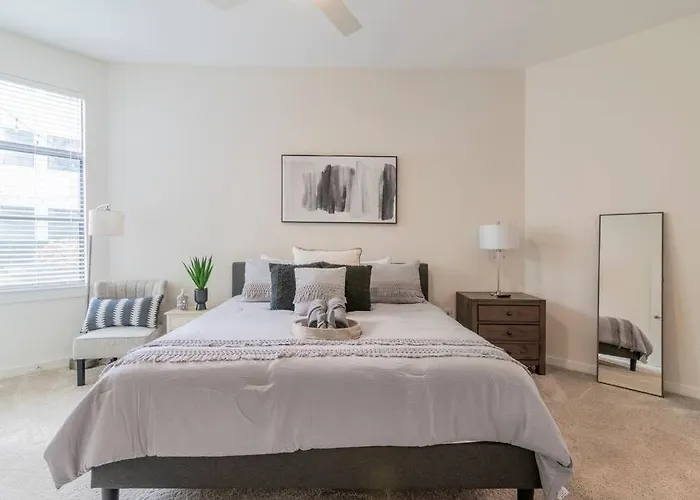 Charming Cozy Apartment With Wi-Fi & Free Parking